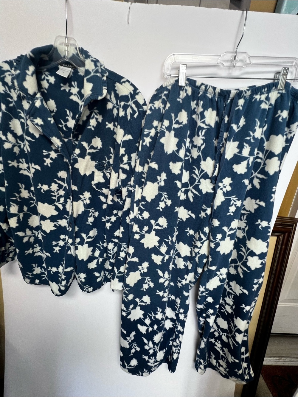 NICOLE MILLER NEW YORK LADIES LONG SLEEVE FLORAL PRINT FLEECE  PJ SET. SIZE XXL
